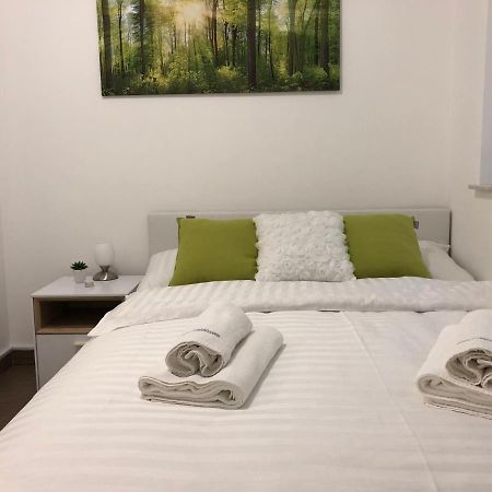 Modern Center Studio Under The Castle II Free Parking Apartment Ljubljana Bagian luar foto